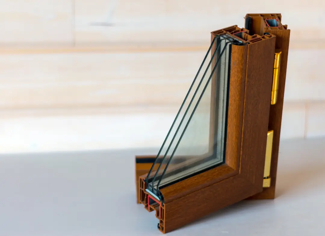 Installation de fenêtre en bois sur mesure Cornebarrieu